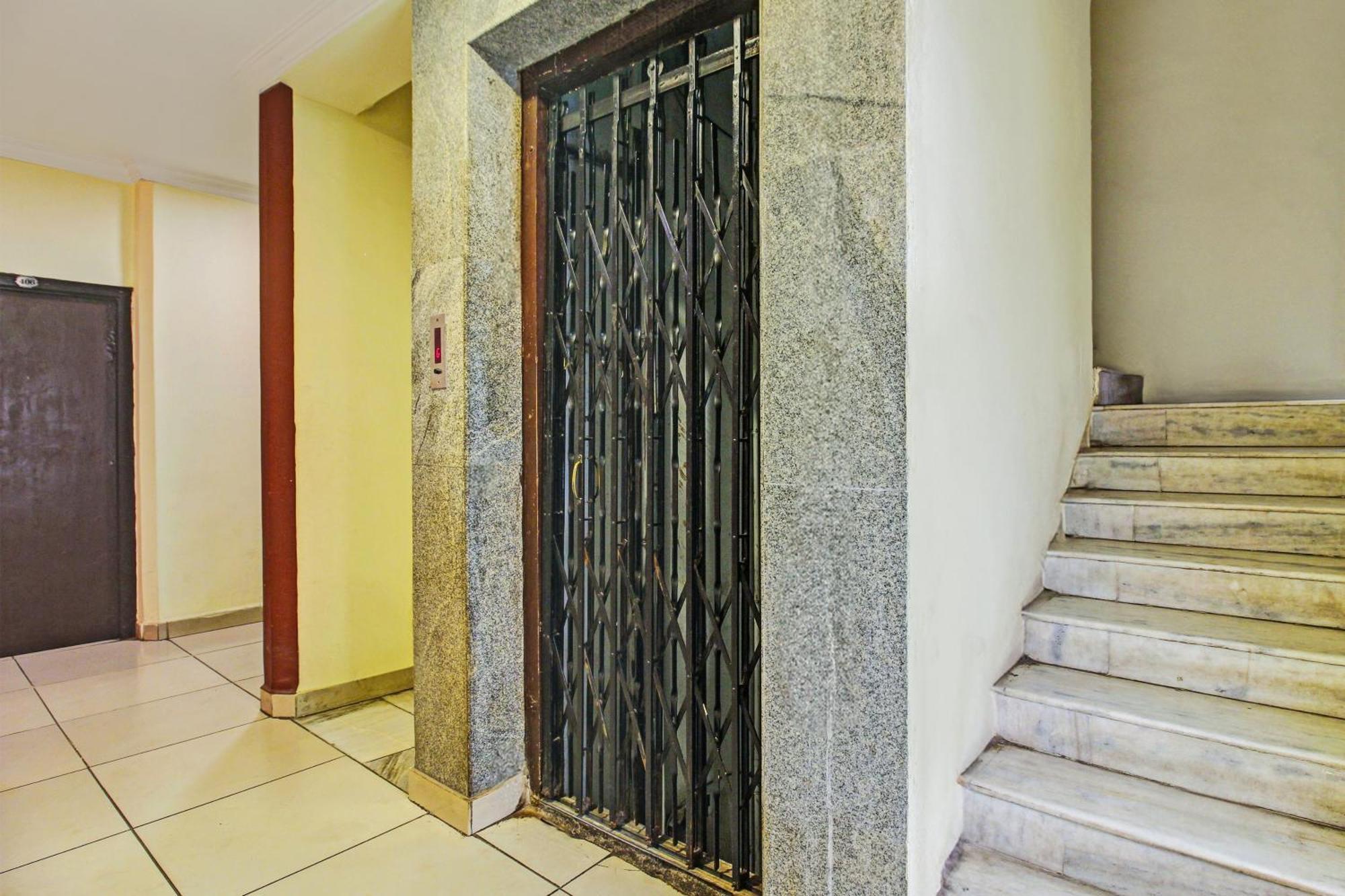 Hotel O Ruma Near Nampally Railway Station Hyderabad Bagian luar foto